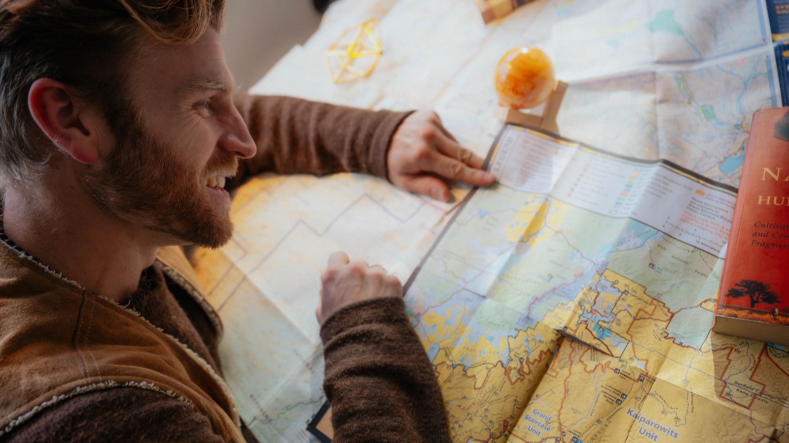 Telfer reading a trail map